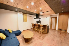 New open - Manabi-stay Takayama SAKURA 古い町並みまで徒歩１分！迫力の大画面シアタールームと香り高い檜風呂完備！！